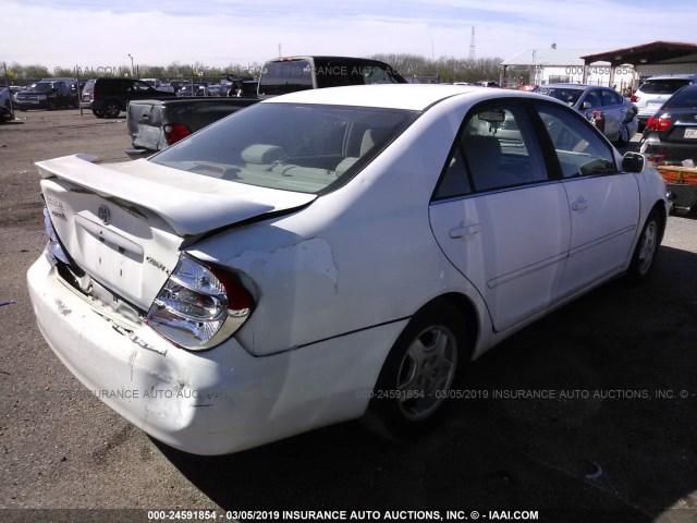 4T1BF32K82U025355 - 2002 TOYOTA CAMRY LE/XLE/SE WHITE photo 4