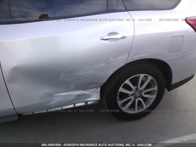 5N1AR2MMXEC618673 - 2014 NISSAN PATHFINDER S/SV/SL/PLATINUM SILVER photo 6