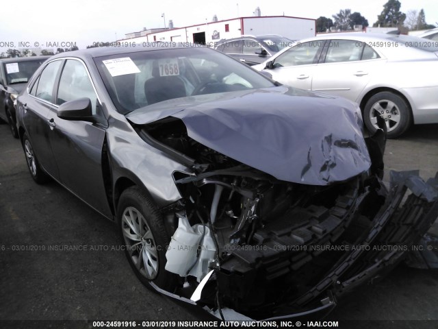 4T1BF1FK8FU474359 - 2015 TOYOTA CAMRY LE/XLE/SE/XSE 灰色 照片 1