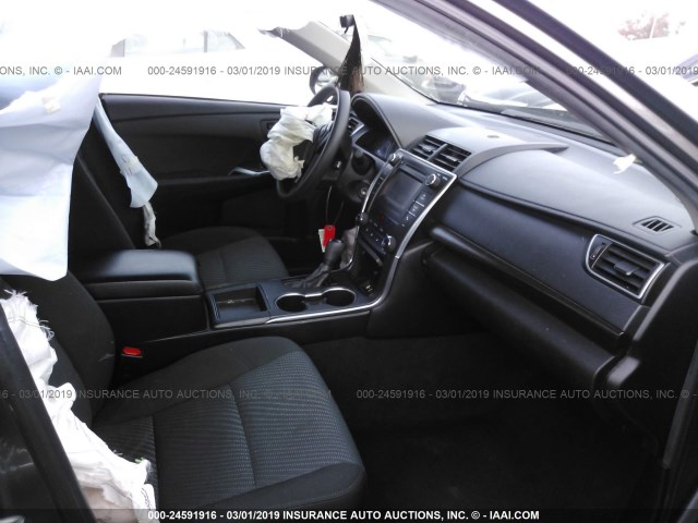 4T1BF1FK8FU474359 - 2015 TOYOTA CAMRY LE/XLE/SE/XSE 灰色 照片 5