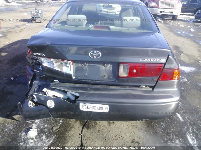 4T1BG22K91U763610 - 2001 TOYOTA CAMRY CE/LE/XLE 灰色 照片 6