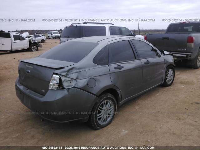 1FAHP35NX8W245262 - 2008 FORD FOCUS SE/SEL/SES GRAY photo 4