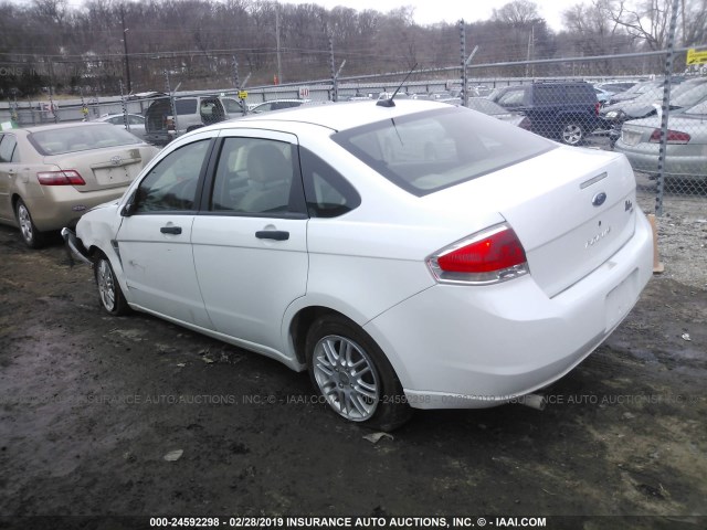 1FAHP35N48W280024 - 2008 FORD FOCUS SE/SEL/SES WHITE photo 3