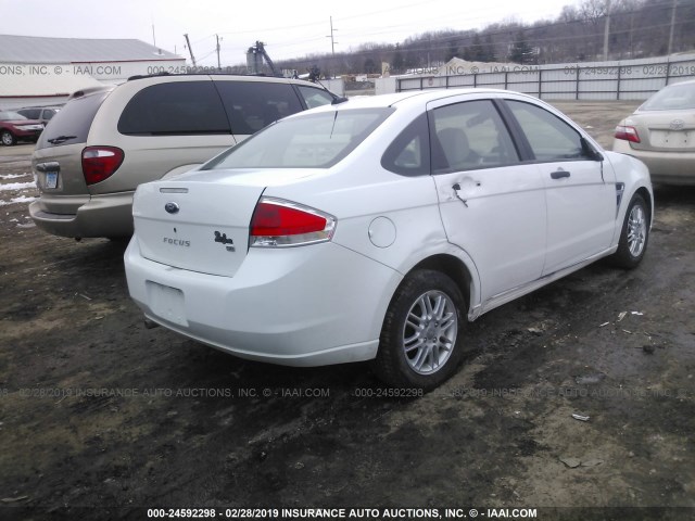 1FAHP35N48W280024 - 2008 FORD FOCUS SE/SEL/SES WHITE photo 4