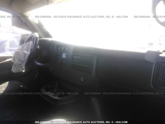 1GCSGAFX2C1181759 - 2012 CHEVROLET EXPRESS G1500  WHITE photo 5