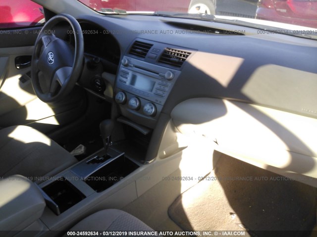 4T4BF3EK9BR215991 - 2011 TOYOTA CAMRY SE/LE/XLE 白色 照片 5