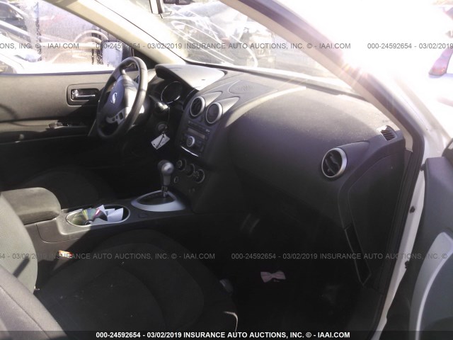 JN8AS5MT2DW002324 - 2013 NISSAN ROGUE S/SV WHITE photo 5