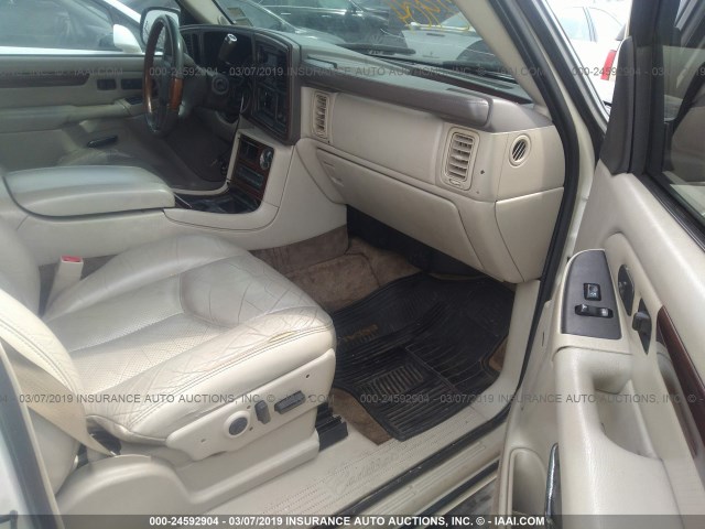 1GYEK63N03R272729 - 2003 CADILLAC ESCALADE LUXURY WHITE photo 5