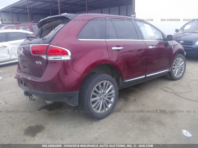 2LMDJ6JK1DBL05982 - 2013 LINCOLN MKX RED photo 4