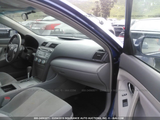 4T4BE46K49R097575 - 2009 TOYOTA CAMRY SE/LE/XLE ლურჯი ფოტო 5
