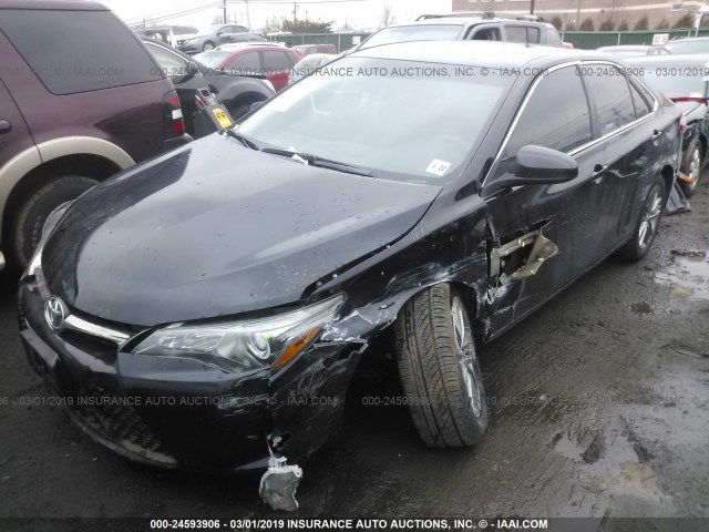 4T1BF1FK2HU787152 - 2017 TOYOTA CAMRY LE/XLE/SE/XSE შავი ფოტო 2