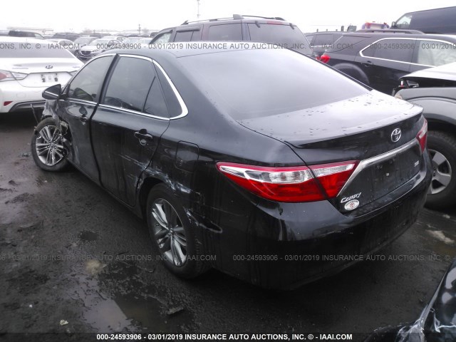 4T1BF1FK2HU787152 - 2017 TOYOTA CAMRY LE/XLE/SE/XSE შავი ფოტო 3