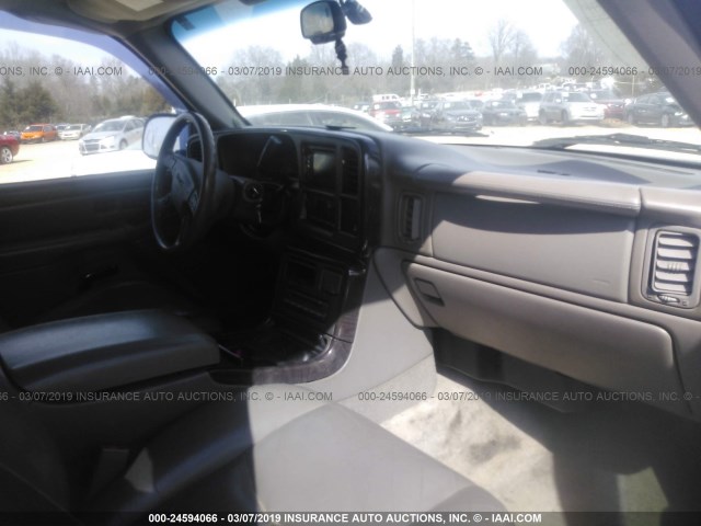 1GKEK63UX5J161589 - 2005 GMC YUKON DENALI SILVER photo 5