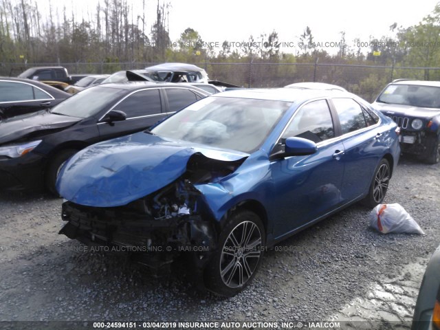 4T1BF1FK6GU560819 - 2016 TOYOTA CAMRY LE/XLE/SE/XSE 蓝色 照片 2