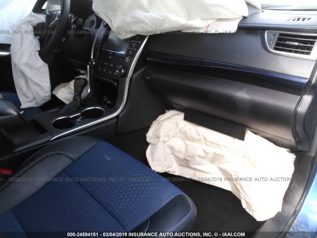 4T1BF1FK6GU560819 - 2016 TOYOTA CAMRY LE/XLE/SE/XSE 蓝色 照片 5