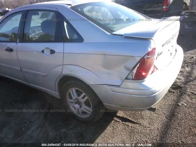 1FAFP34381W136716 - 2001 FORD FOCUS SE/SE SPORT SILVER photo 6