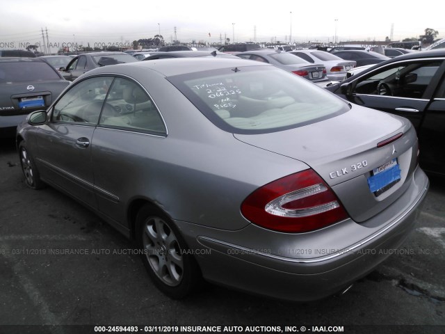 WDBTJ65J04F066225 - 2004 MERCEDES-BENZ CLK 320C GRAY photo 3