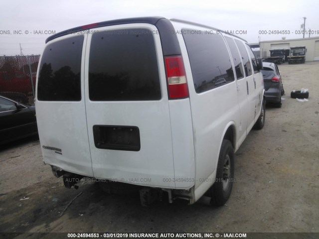 1GAWGRFA1E1157573 - 2014 CHEVROLET EXPRESS G2500 LT WHITE photo 4