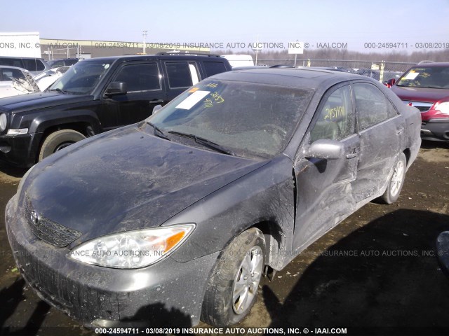 4T1BF32K84U587131 - 2004 TOYOTA CAMRY LE/XLE/SE SILVER photo 2