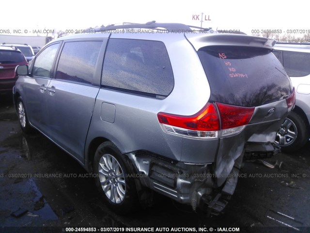 5TDYK3DC4BS145898 - 2011 TOYOTA SIENNA XLE/LIMITED SILVER photo 3