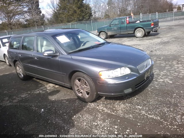 YV1SW592272622178 - 2007 VOLVO V70 2.5T GRAY photo 1