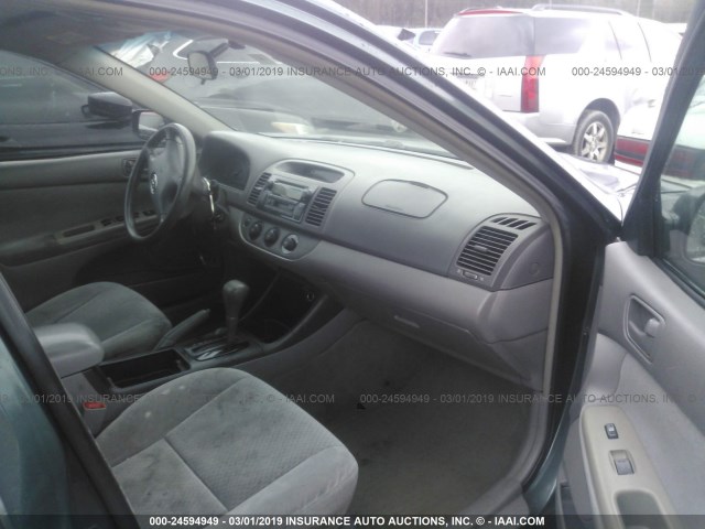 4T1BE32K23U720760 - 2003 TOYOTA CAMRY LE/XLE/SE GREEN photo 5