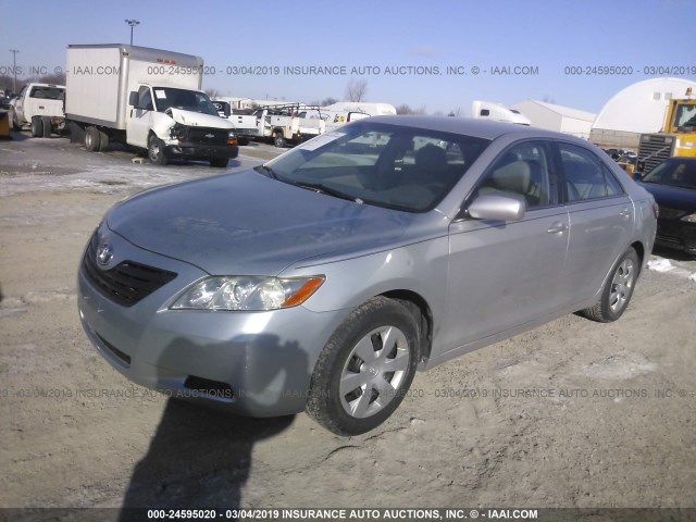 4T4BE46K17R001429 - 2007 TOYOTA CAMRY NEW GENERAT CE/LE/XLE/SE SILVER photo 2