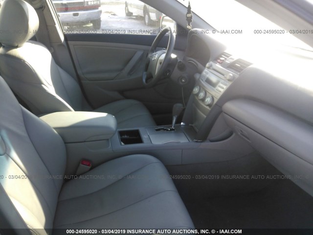 4T4BE46K17R001429 - 2007 TOYOTA CAMRY NEW GENERAT CE/LE/XLE/SE SILVER photo 5