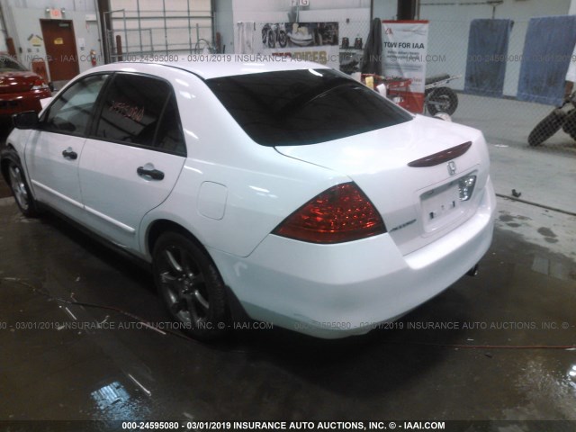 1HGCM56147A135468 - 2007 HONDA ACCORD VALUE WHITE photo 3