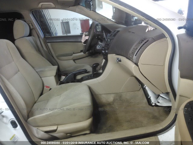 1HGCM56147A135468 - 2007 HONDA ACCORD VALUE WHITE photo 5