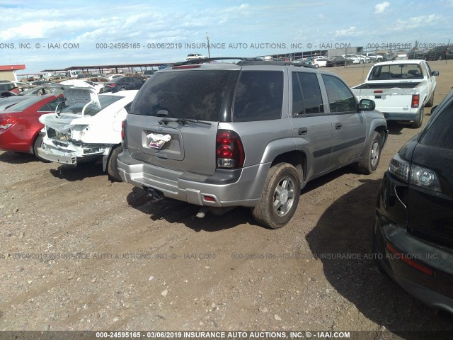 1GNDT13S152241015 - 2005 CHEVROLET TRAILBLAZER LS/LT SILVER photo 4