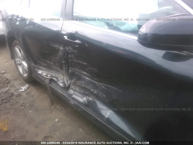 4T1BF1FK7CU166725 - 2012 TOYOTA CAMRY SE/LE/XLE 深蓝色 照片 6