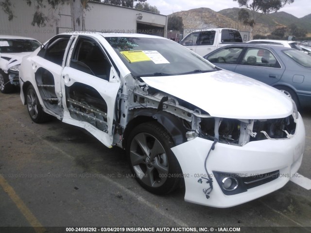 4T1BF1FK0EU800654 - 2014 TOYOTA CAMRY L/SE/LE/XLE 白色 照片 1