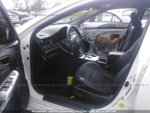 4T1BF1FK0EU800654 - 2014 TOYOTA CAMRY L/SE/LE/XLE 白色 照片 5