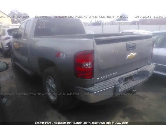 1GCRKSE75DZ340569 - 2013 CHEVROLET SILVERADO K1500 LT SILVER photo 3