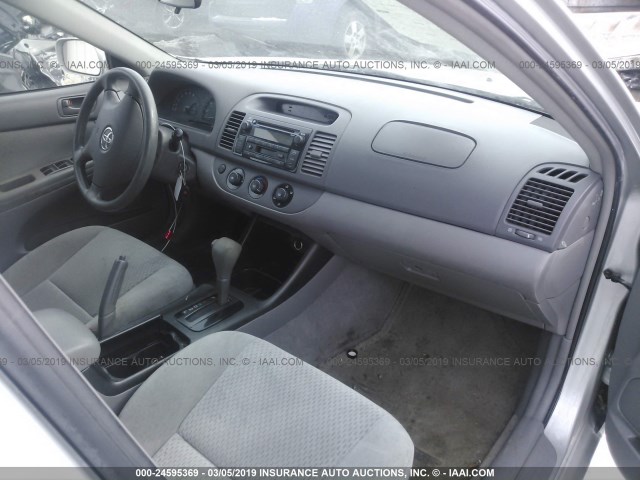 4T1BE32K94U306277 - 2004 TOYOTA CAMRY LE/XLE/SE SILVER photo 5