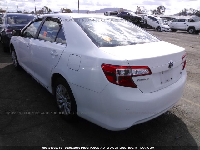 4T1BD1FK6CU055041 - 2012 TOYOTA CAMRY HYBRID/LE/XLE WHITE photo 3