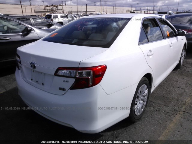 4T1BD1FK6CU055041 - 2012 TOYOTA CAMRY HYBRID/LE/XLE WHITE photo 4