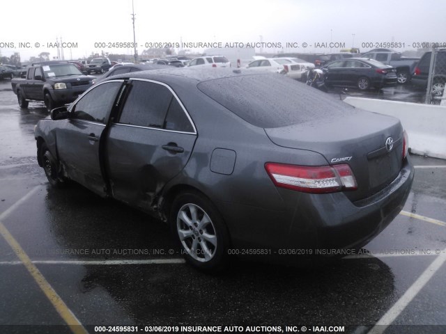 4T1BF3EK5BU767658 - 2011 TOYOTA CAMRY SE/LE/XLE GRAY photo 3
