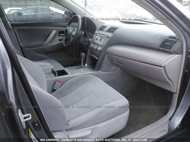 4T1BF3EK5BU767658 - 2011 TOYOTA CAMRY SE/LE/XLE GRAY photo 5