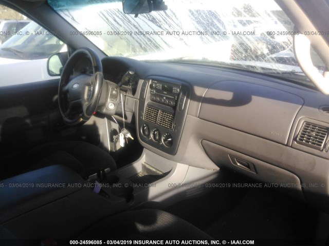 1FMZU63E22UB23439 - 2002 FORD EXPLORER XLT SILVER photo 5