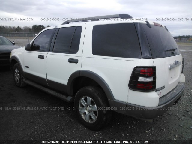 1FMEU63E76UB36076 - 2006 FORD EXPLORER XLT WHITE photo 3