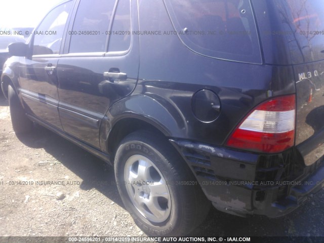 4JGAB54E92A345960 - 2002 MERCEDES-BENZ ML 320 BLACK photo 6