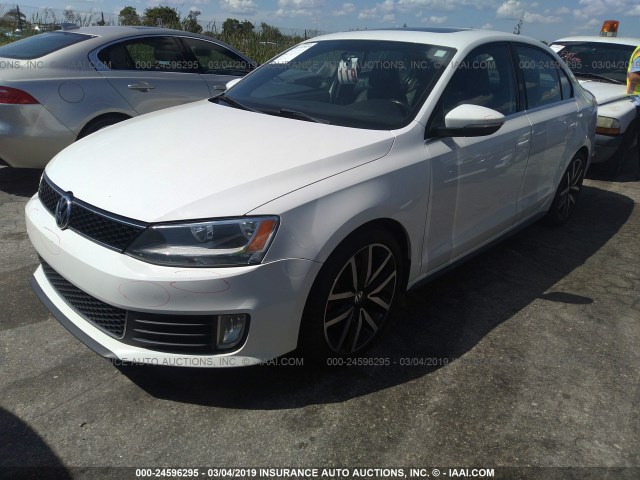 3VW4A7AJXCM014534 - 2012 VOLKSWAGEN JETTA GLI WHITE photo 2