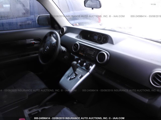 JTLZE4FE5C1142575 - 2012 TOYOTA SCION XB WHITE photo 5
