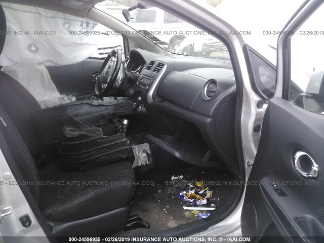 3N1CE2CP2EL377266 - 2014 NISSAN VERSA NOTE S/S PLUS/SV/SL SILVER photo 5