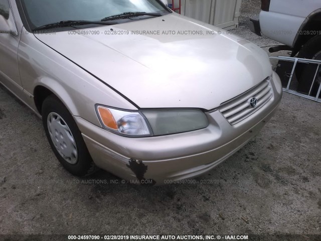 4T1BG22K7VU794389 - 1997 TOYOTA CAMRY CE/LE/XLE GOLD photo 6