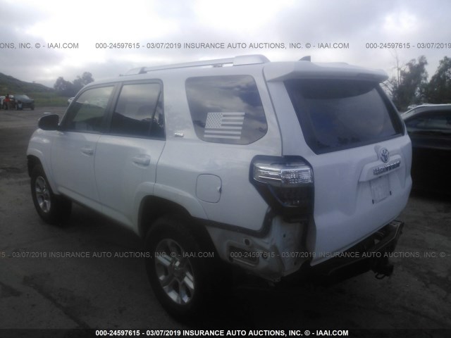 JTEBU5JR3H5437279 - 2017 TOYOTA 4RUNNER SR5 PREM/LTDL/TRAIL/TRD WHITE photo 3