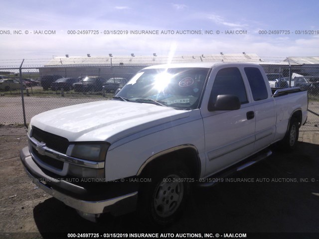 2GCEC19T141115863 - 2004 CHEVROLET SILVERADO C1500 WHITE photo 2