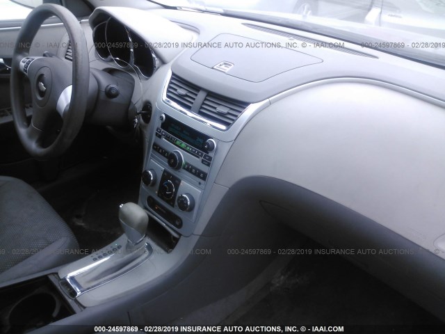 1G1ZA5E04AF158648 - 2010 CHEVROLET MALIBU LS Dark Blue photo 5